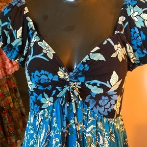 Free People ultra flattering bohemian top.